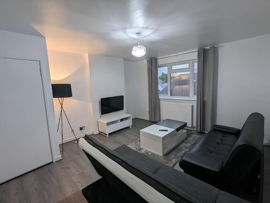 3 Bedroom Apartment Sleeps 8 EDI Exterior foto